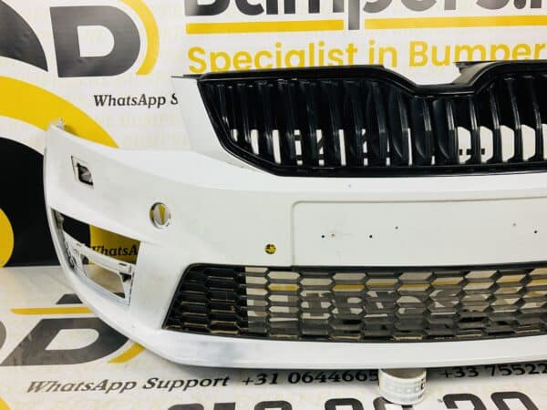 Bumper Skoda Octavia RS kls pdc 5E807221F Voorbumper 2-H2-570