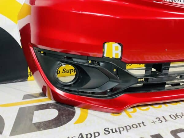Bumpers Mitsubishi Spacestar Facelift 2017-2021 Voorbumper 2-B4-906 (klein scheurtje)
