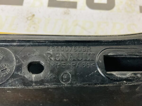 Zijscherm Renault Clio 4 2012-2019 631007609R Scherm Rechts 2-Q2-066