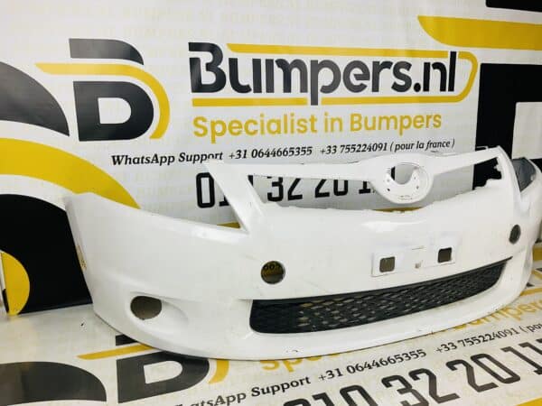Bumper Toyota Auris Hybrid Voorbumper 2-D3-3291