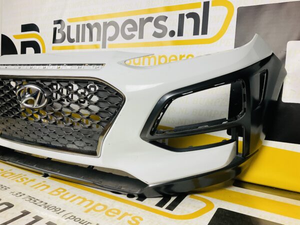 Bumper HYUNDAI KONA 2017-2021 GEEN PDC Voorbumper 2-E4-3484Z