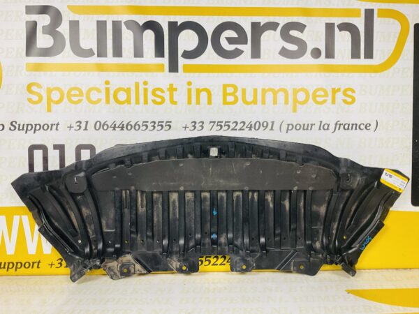 Bumper lip Mercedes C Klasse W205 A2055200000 Onderplaat 2-L3D-3656z