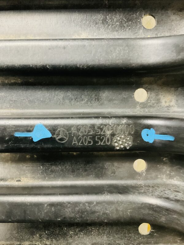 Bumper lip Mercedes C Klasse W205 A2055200000 Onderplaat 2-L3D-3656z