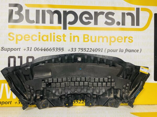Bumper lip Mercedes C Klasse W205 A2055200800 Onderplaat 2-L3D-3661Z