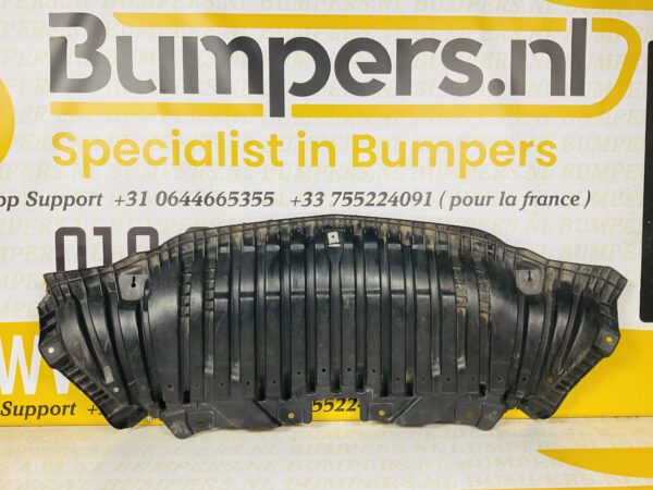 Bumper lip Mercedes C Klasse W205 A2055200800 Onderplaat 2-L3D-3661Z