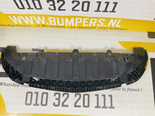 BumperLip Mercedes A Klasse W176 AMG A1768850736 Onderplaat 2-L4-3665z