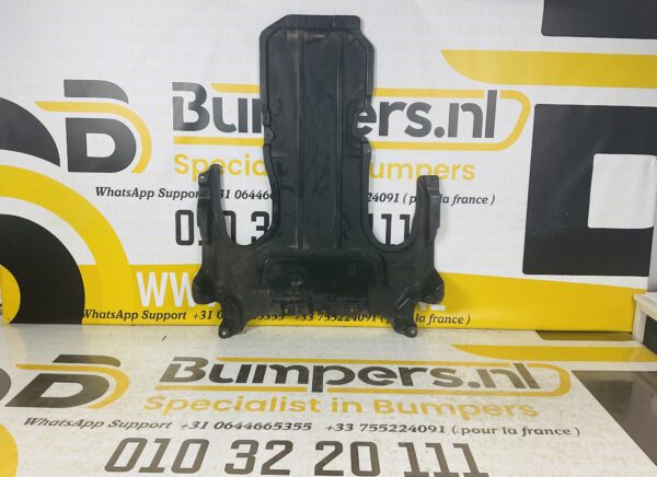 Afdekplaat Motor MERCEDES C KLASSE W205 C63 AMG  a2055240530 Onderplaat 2-L4-4116z