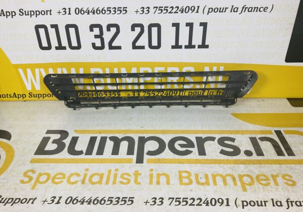 Gril Volkswagen Golf 7 Grill 560853677A 2-M4-4121z