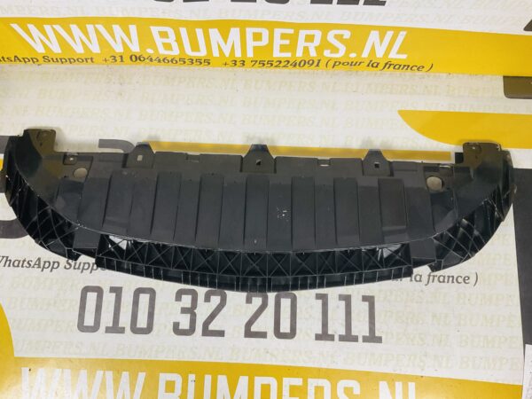 Bumper Lip Mercedes A Klasse W176 AMG A1768850736 Onderplaat 2-L4-3670Z