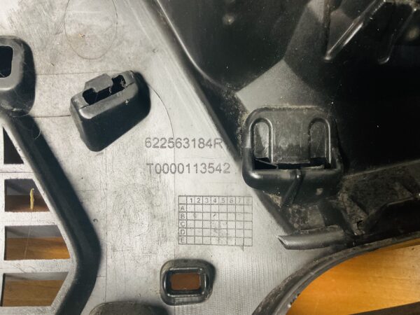 Grill Renault Clio MK4 622563184R Bumper Grill 2-M6-4144z