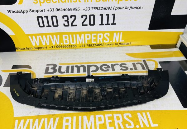 Onderplaat Mercedes W447 V Klasse A4478850036 Bumperlip 2-L3-4943F ( LET OP! ZIT EEN SCHEURTJE IN )