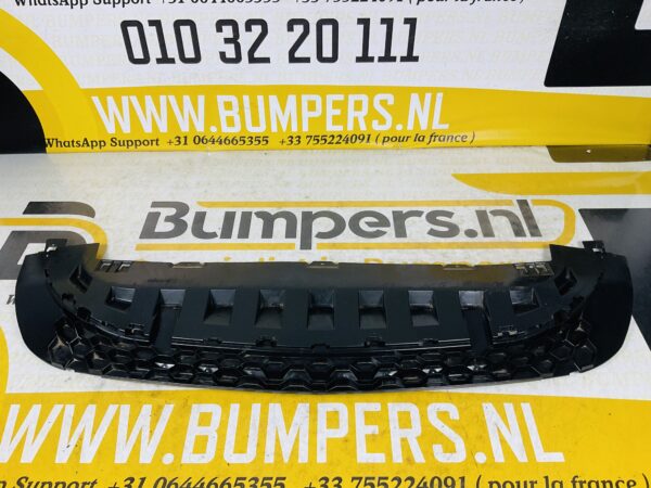 Onderplaat Mercedes W447 V Klasse A4478850036 Bumperlip 2-L3-4943F ( LET OP! ZIT EEN SCHEURTJE IN )