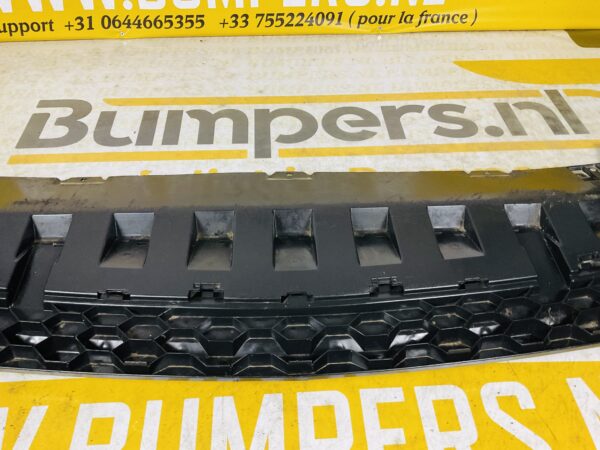 Onderplaat Mercedes W447 V Klasse A4478850036 Bumperlip 2-L3-4943F ( LET OP! ZIT EEN SCHEURTJE IN )