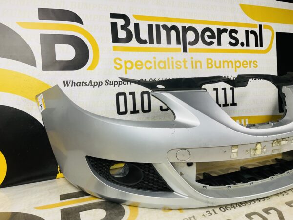 BUMPER Seat Leon1P 2004-2008 VOORBUMPER 2-C4-5886z