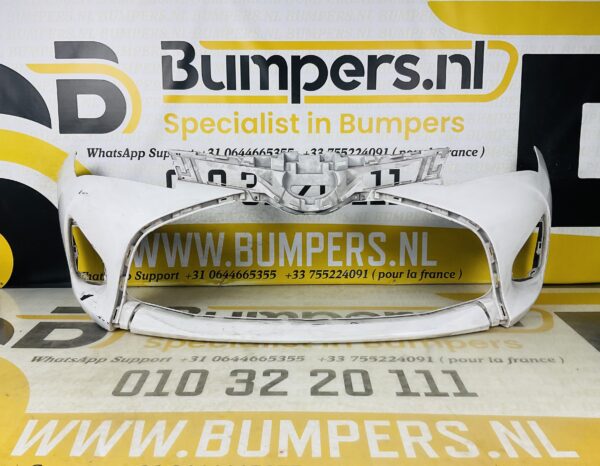 BUMPER Toyota Yaris  VOORBUMPER 2-D2-6030z
