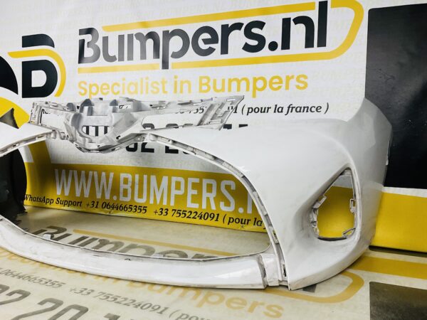 BUMPER Toyota Yaris  VOORBUMPER 2-D2-6030z