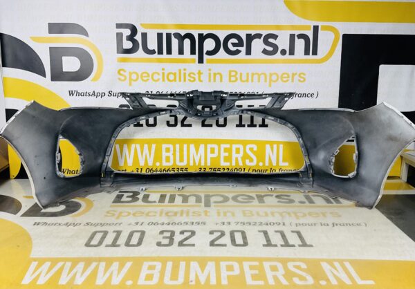 BUMPER Toyota Yaris  VOORBUMPER 2-D2-6030z