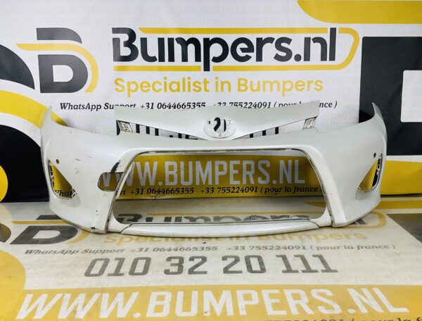 BUMPER Toyota Yaris Hybrid 2011-2014 VOORBUMPER 2-D2-6042z