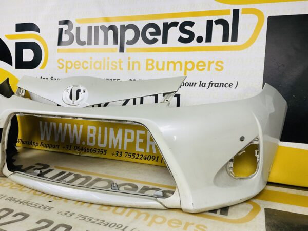 BUMPER Toyota Yaris Hybrid 2011-2014 VOORBUMPER 2-D2-6042z