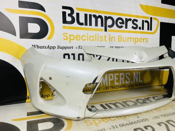 BUMPER Toyota Yaris Hybrid 2011-2014 VOORBUMPER 2-D2-6042z