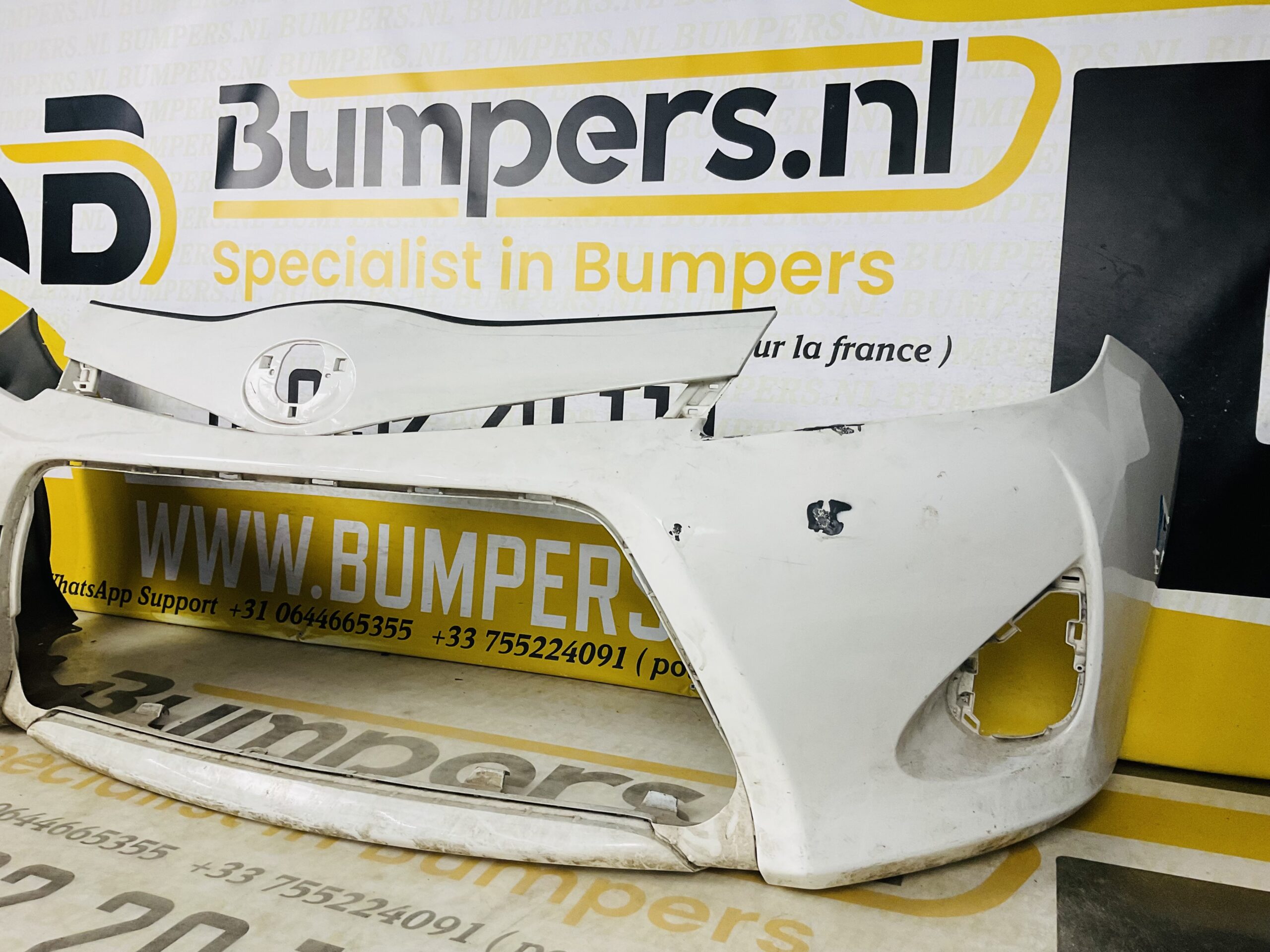 BUMPER Toyota Yaris 2 Hybrid 2010-2014 VOORBUMPER 2-D2-6132z