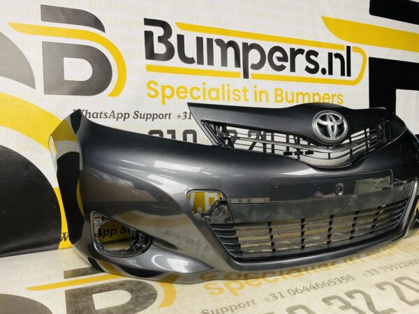 BUMPER Toyota Yaris 3 2011-2014 VOORBUMPER 2-D2-6174z