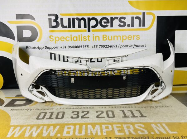 BUMPER Toyota Corolla  2017-2021 VOORBUMPER 2-D4-6318z