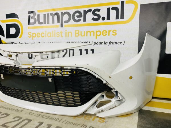 BUMPER Toyota Corolla  2017-2021 VOORBUMPER 2-D4-6318z