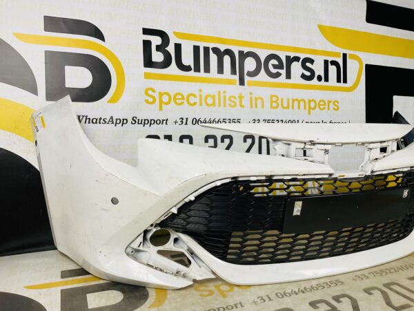 BUMPER Toyota Corolla  2017-2021 VOORBUMPER 2-D4-6318z