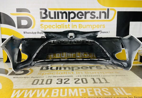 BUMPER Toyota Yaris Facelift 2017-2021 VOORBUMPER 2-D2-6350z