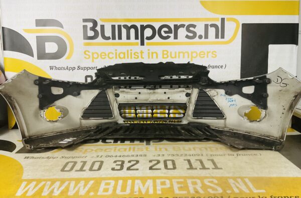 BUMPER Ford Focus MK3 2010-2013 VOORBUMPER 1-D9-6390z