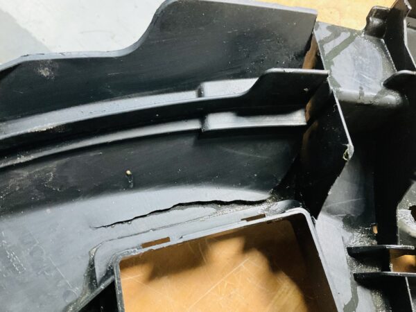 Onderplaat Volvo V40-31455220 Bumperlip 2-R1-6889R