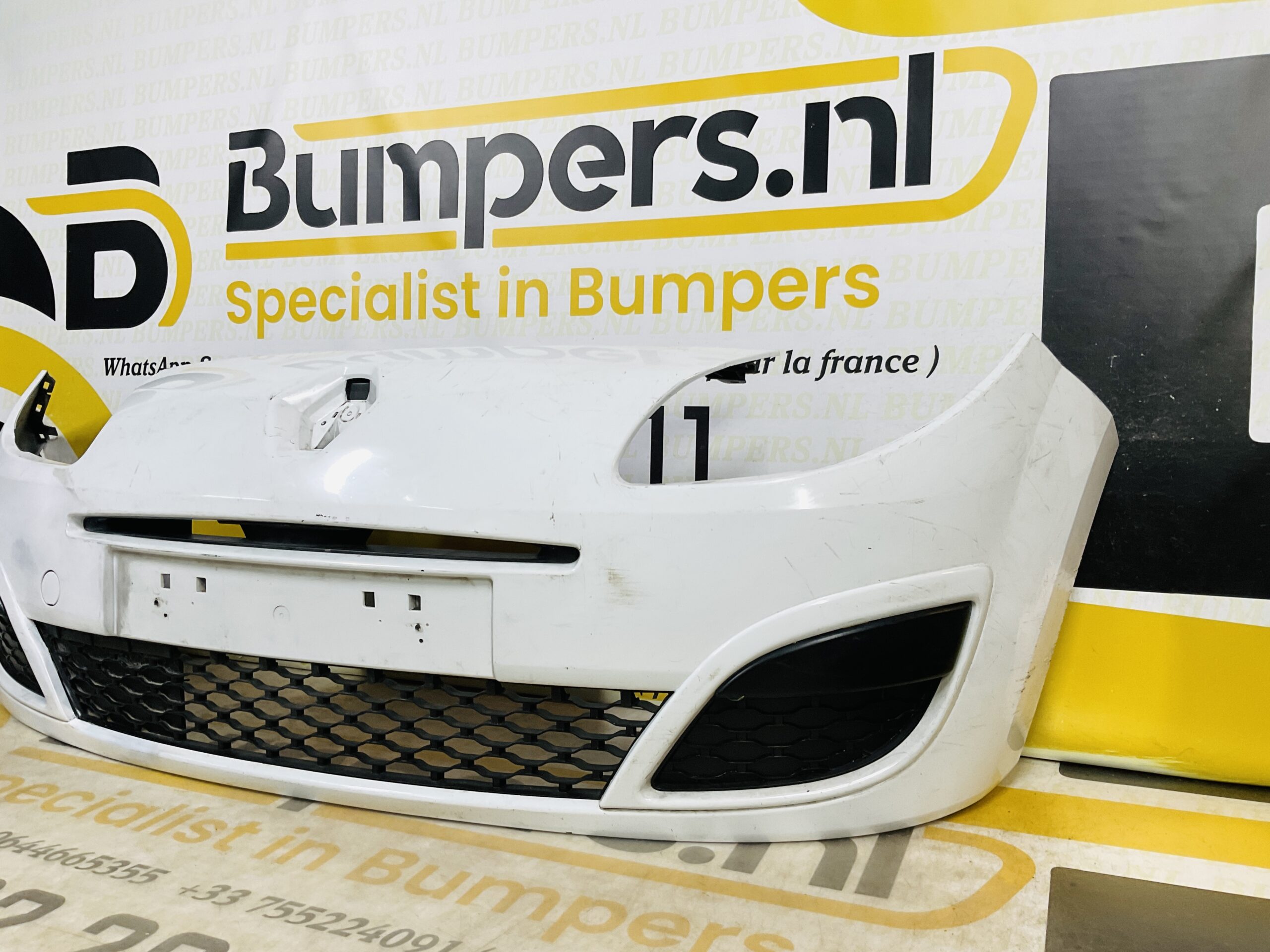 BUMPER Renault Twingo 2 VOORBUMPER 2-F3-7136z