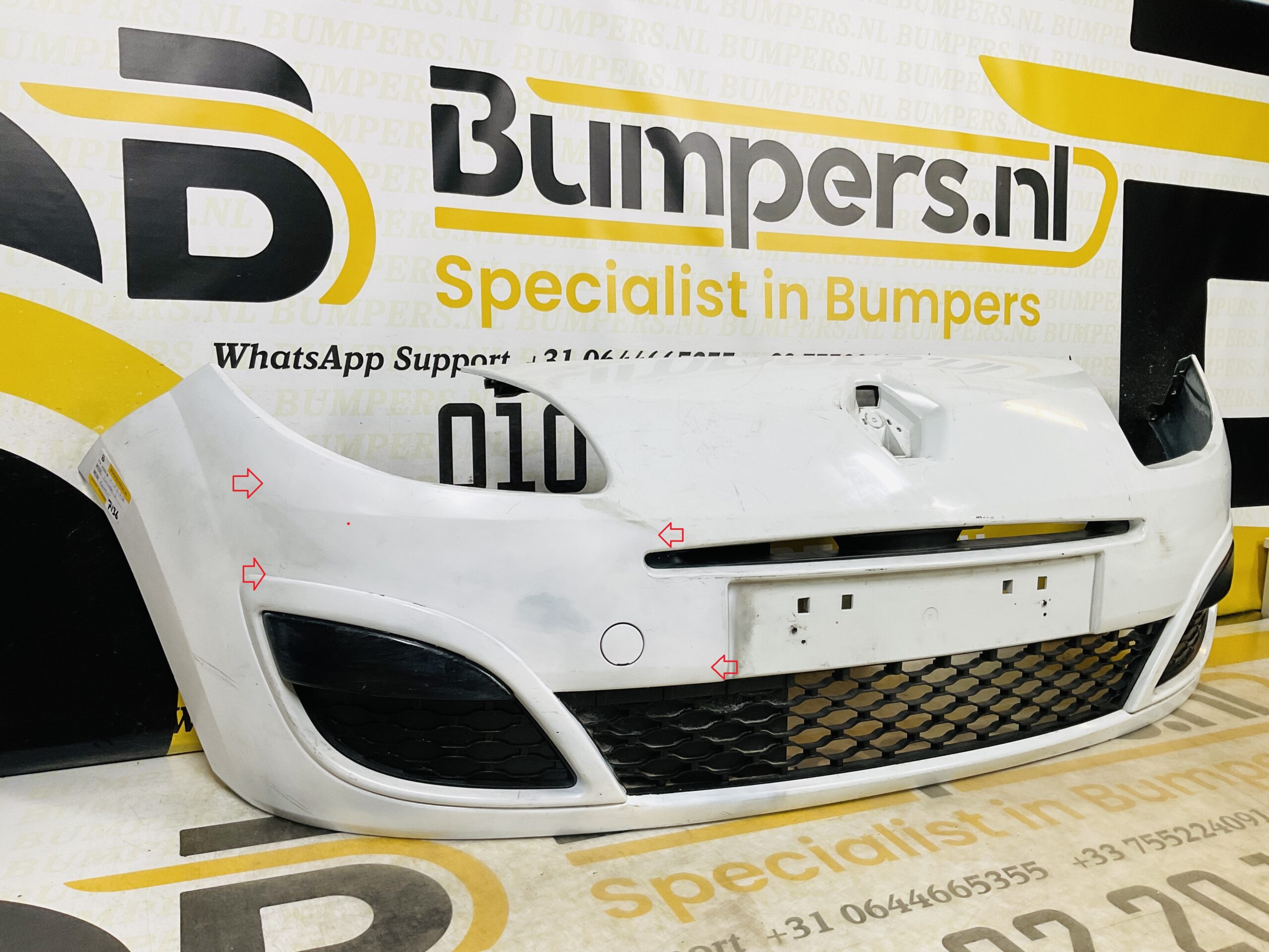 BUMPER Renault Twingo 2 VOORBUMPER 2-F3-7136z