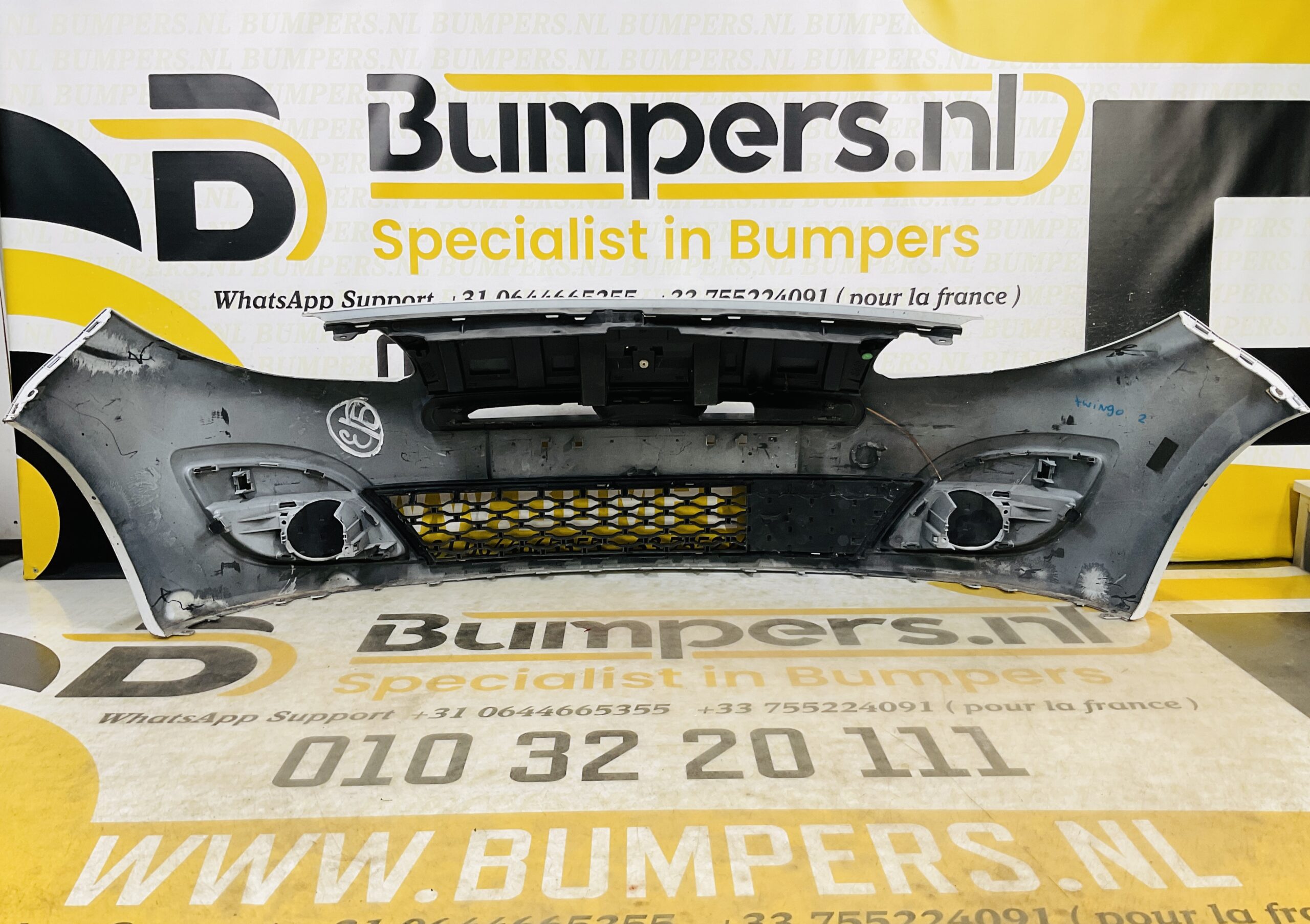 BUMPER Renault Twingo 2 VOORBUMPER 2-F3-7136z