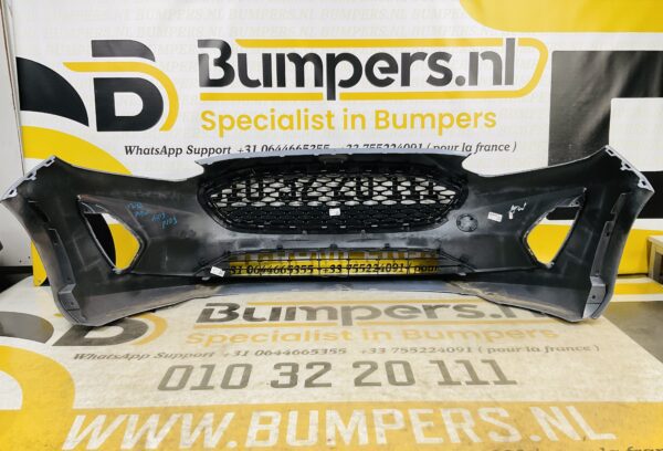 BUMPER Ford Fiesta MK8  2017-2021 VOORBUMPER 1-D7-7174z