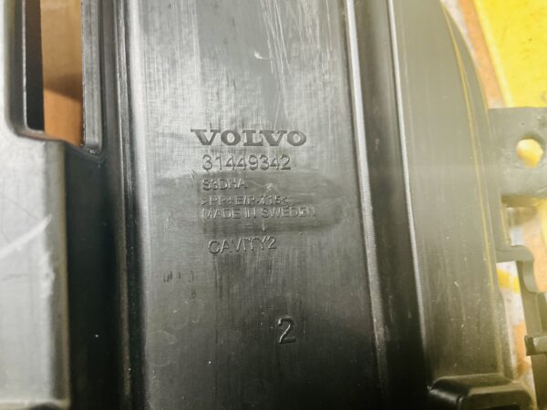 Bumper Grill Volvo Xc40 31449342 Roster  2-L8-8132R