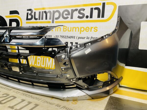BUMPER Mitsubishi Outlander  VOORBUMPER 2-B5-8264z