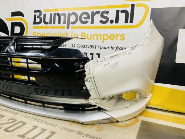 BUMPER Mitsubishi Outlander  6410G227ZZ VOORBUMPER 2-B5-8265z
