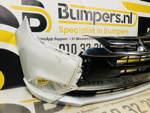 BUMPER Mitsubishi Outlander  6410G227ZZ VOORBUMPER 2-B5-8265z