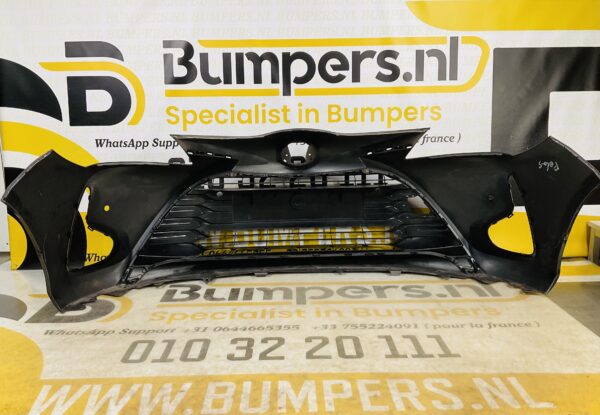 BUMPER Toyota Yaris 3 Facelift  2017-2021 VOORBUMPER 2-D2-8067z