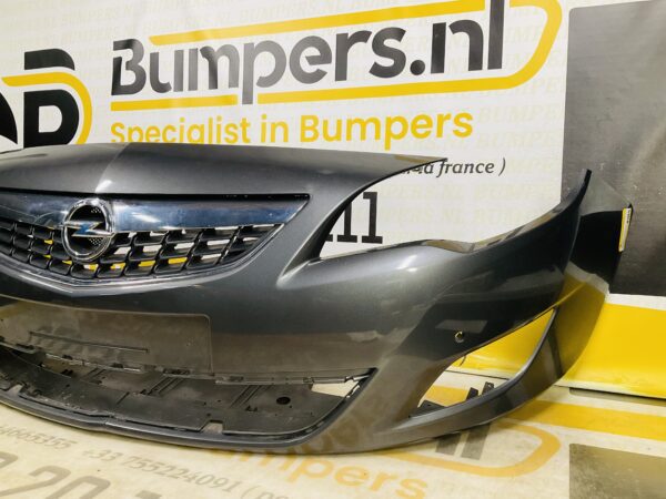 BUMPER Opel Astra J  2007-2011 pdc VOORBUMPER 2-i9-8074z