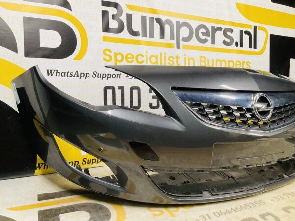 BUMPER Opel Astra J  2007-2011 pdc VOORBUMPER 2-i9-8074z