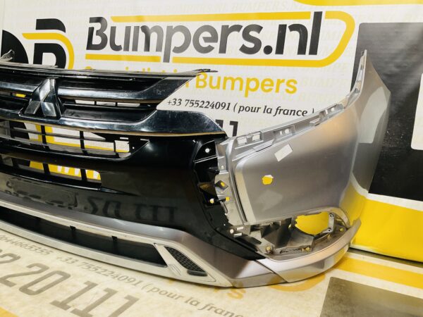 BUMPER Mitsubishi Outlander + Grill KLS pdc  VOORBUMPER 2-B5-8755z