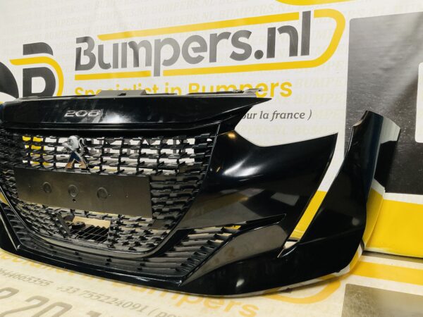 BUMPER Peugeot 208 +Onderplaat 2019-2013 VOORBUMPER 2-J7-8857z