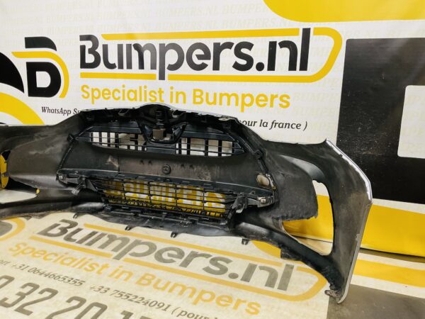 BUMPER Toyota Yaris 4  2019-2023 VOORBUMPER 2-D2-9864z