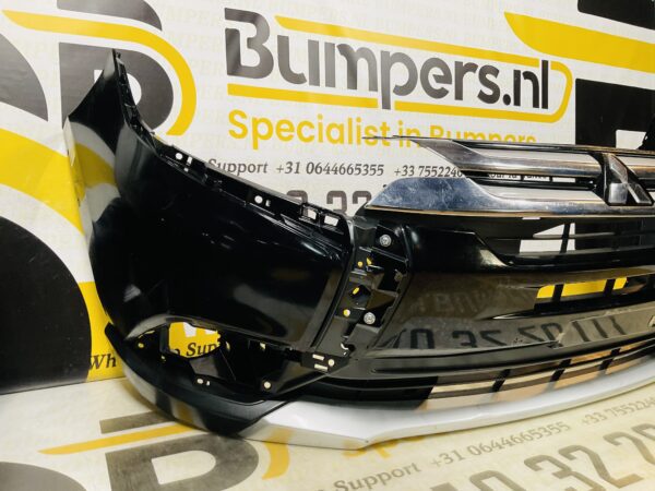 BUMPER Mitsubishi Outlander 6410G227ZZ VOORBUMPER 2-B5-9246z