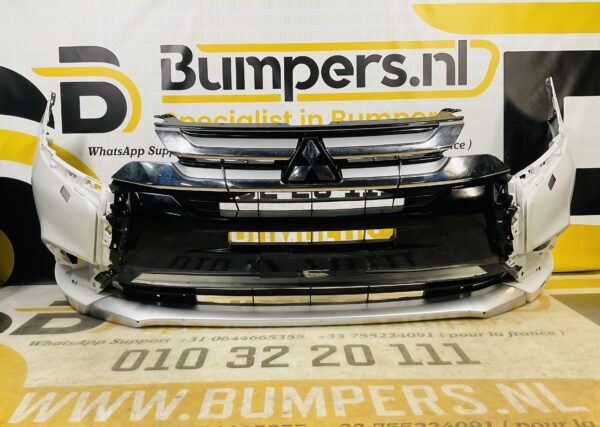 BUMPER Mitsubishi Outlander 6410G227ZZ VOORBUMPER 2-B5-9357z