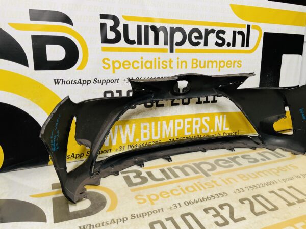 BUMPER Toyota Yaris Facelift 2017-2020 VOORBUMPER 2-D1-10049z