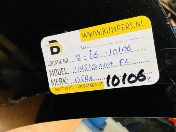 BUMPER Opel Insignia Facelift 4xpdc  VOORBUMPER 2-i6-10106z
